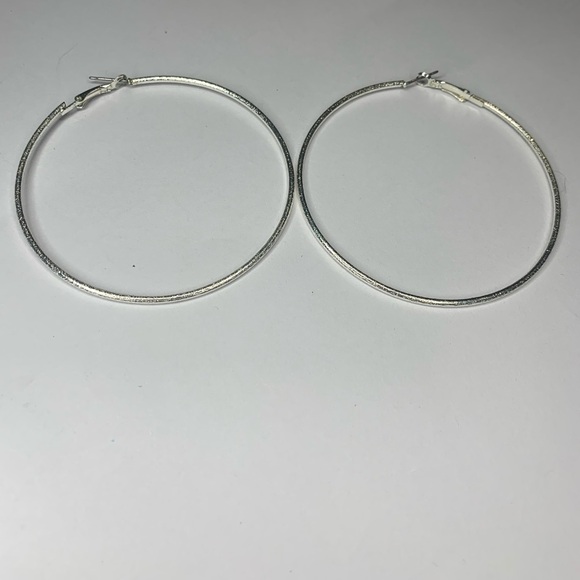 U) Bundle of 5 fashion earrings - Picture 6 of 10